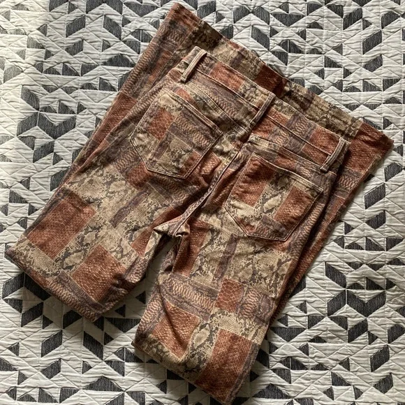 Frame Le High snake print flare jeans, size 25 - Picture 3 of 7